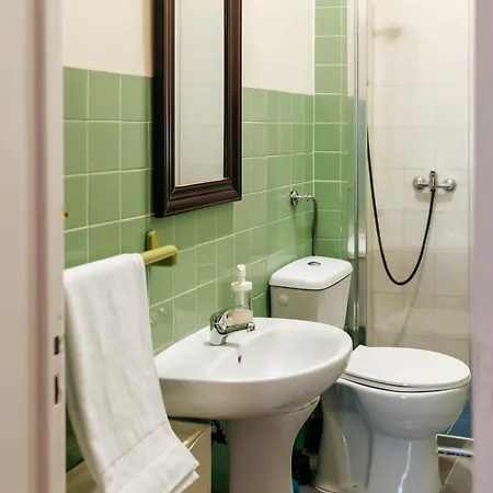 Aquilla Family 204 * Lisbon