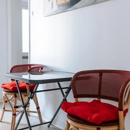 Aquilla Family 204 *